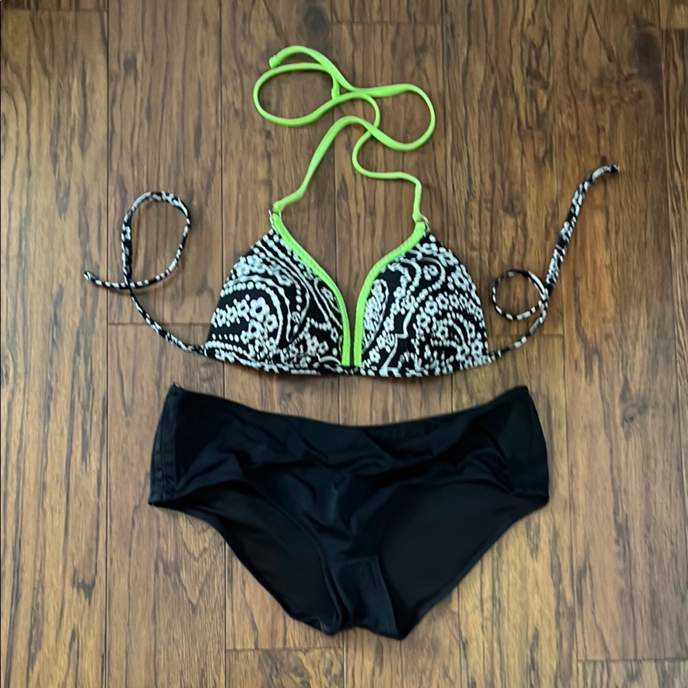 Black and Green Women's Swimwear Set